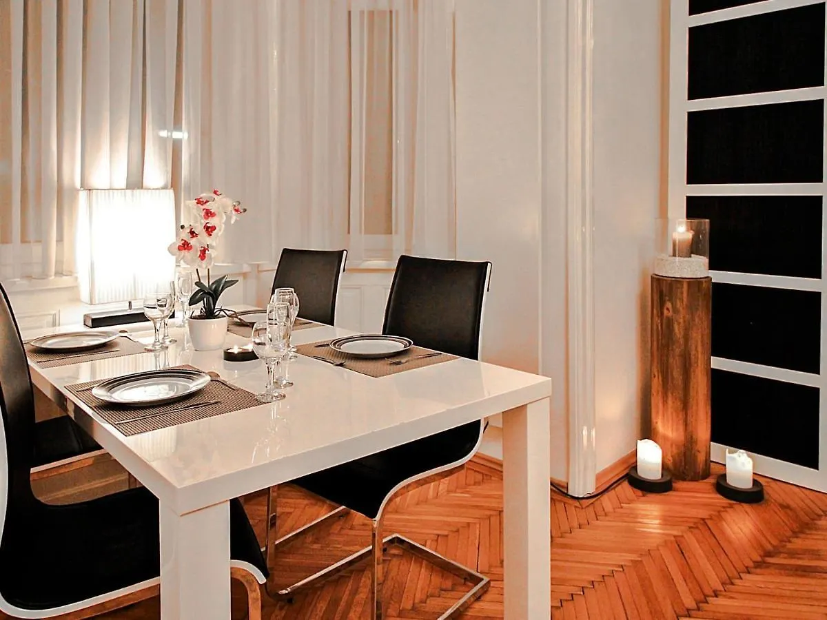 Apartment Romantic Living By Interhome Vienna