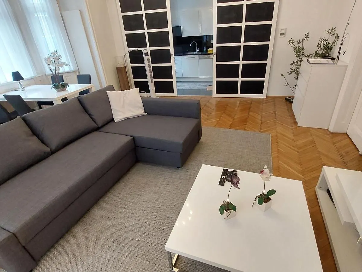 Apartment Romantic Living By Interhome Vienna